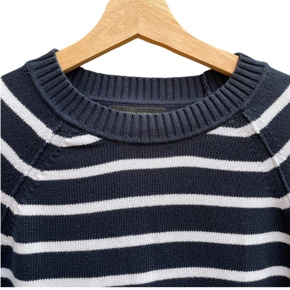 Banana Republic Navy and White Striped Crewneck Sweater S - Picture 4 of 5